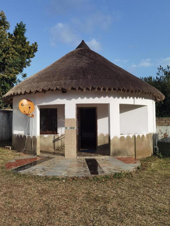 The Round House Apartment Manguzi Exterior photo